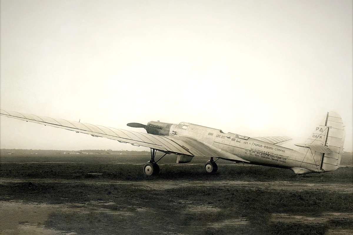 Самолет АНТ-25